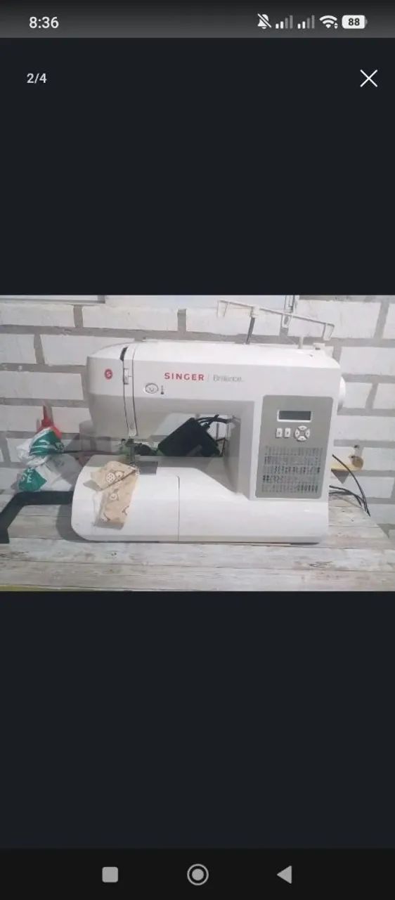 Máquina eletrônica Singer 