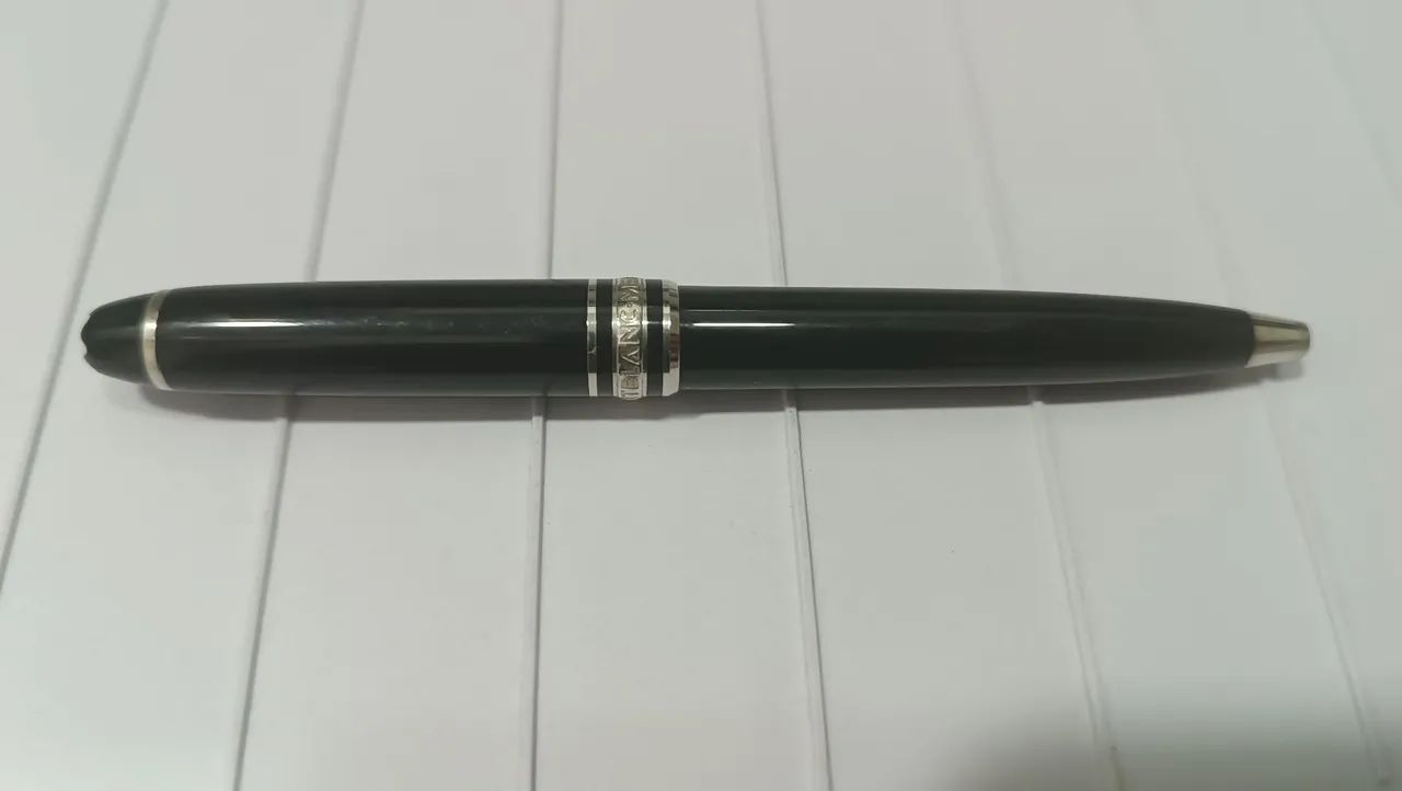 Caneta mont blanc meisterstück mini
