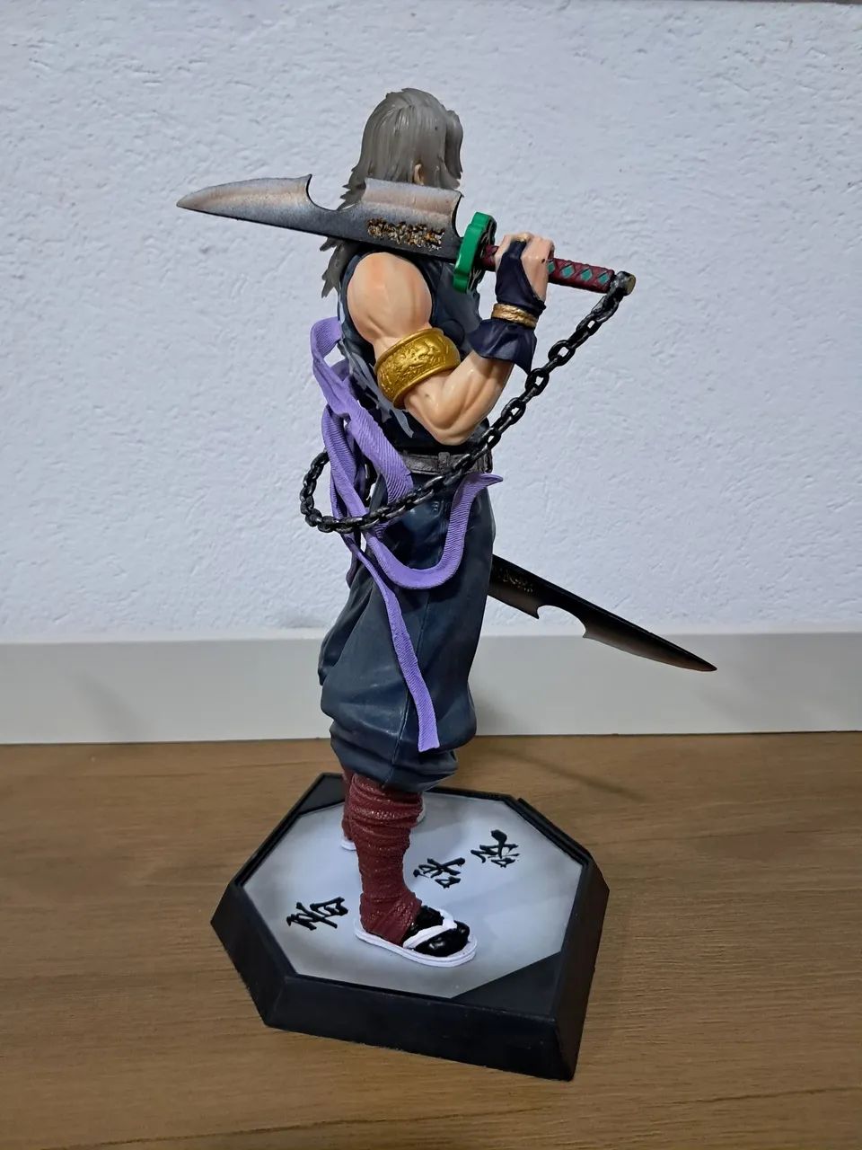 Action Figure Demon Slayer - Tengen Uzui 30cm - Foto 4
