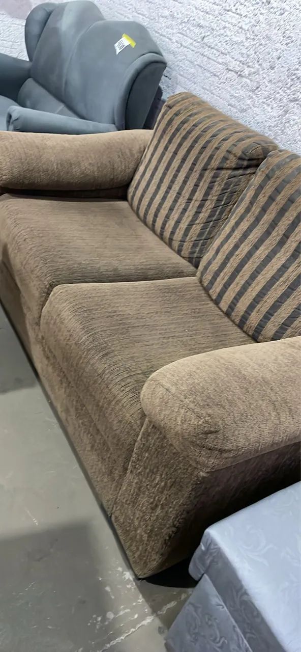 Sofá tecido 2 lugares confortável ótimo estado - Foto 4