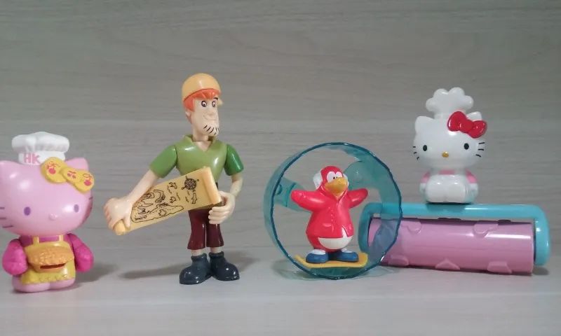  Bonecos Hello Kit , Disney e Scooby Doo  Combo 4 peças - Originais  de Coleção  - Foto 4