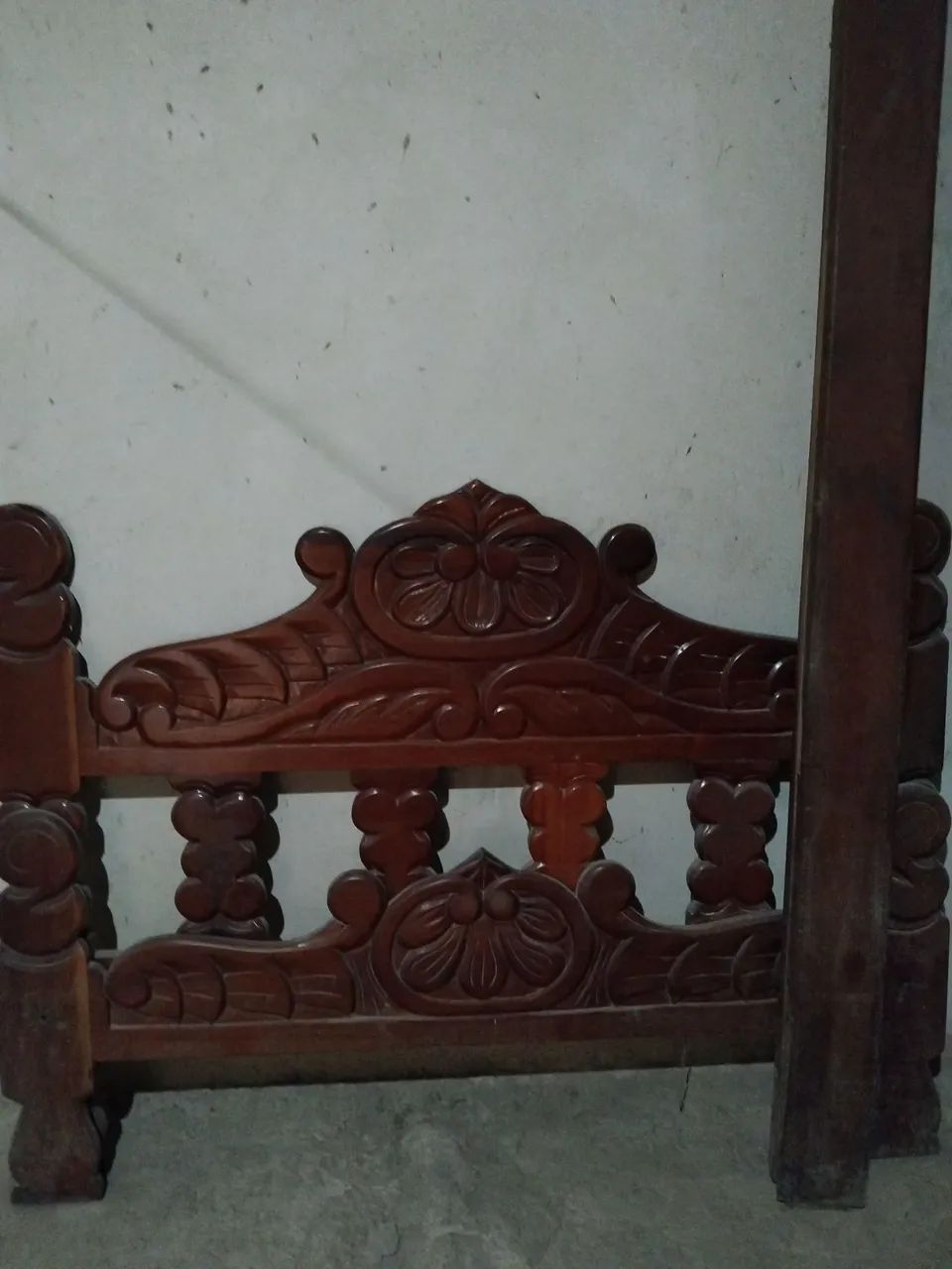 Vendo cama de madeira rústica 
