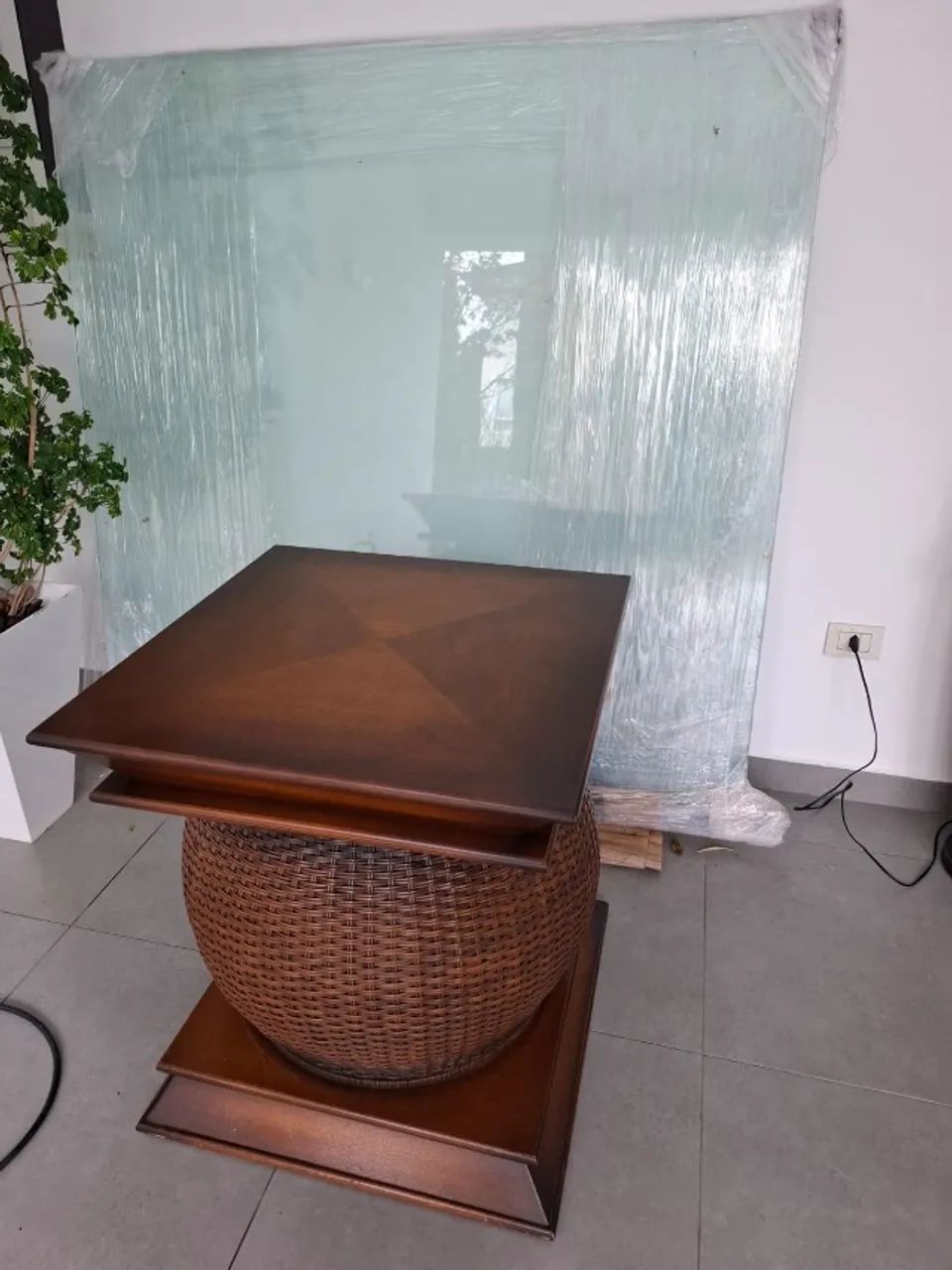 Mesa com tampo de Vidro Quadrado Sierra - Foto 5