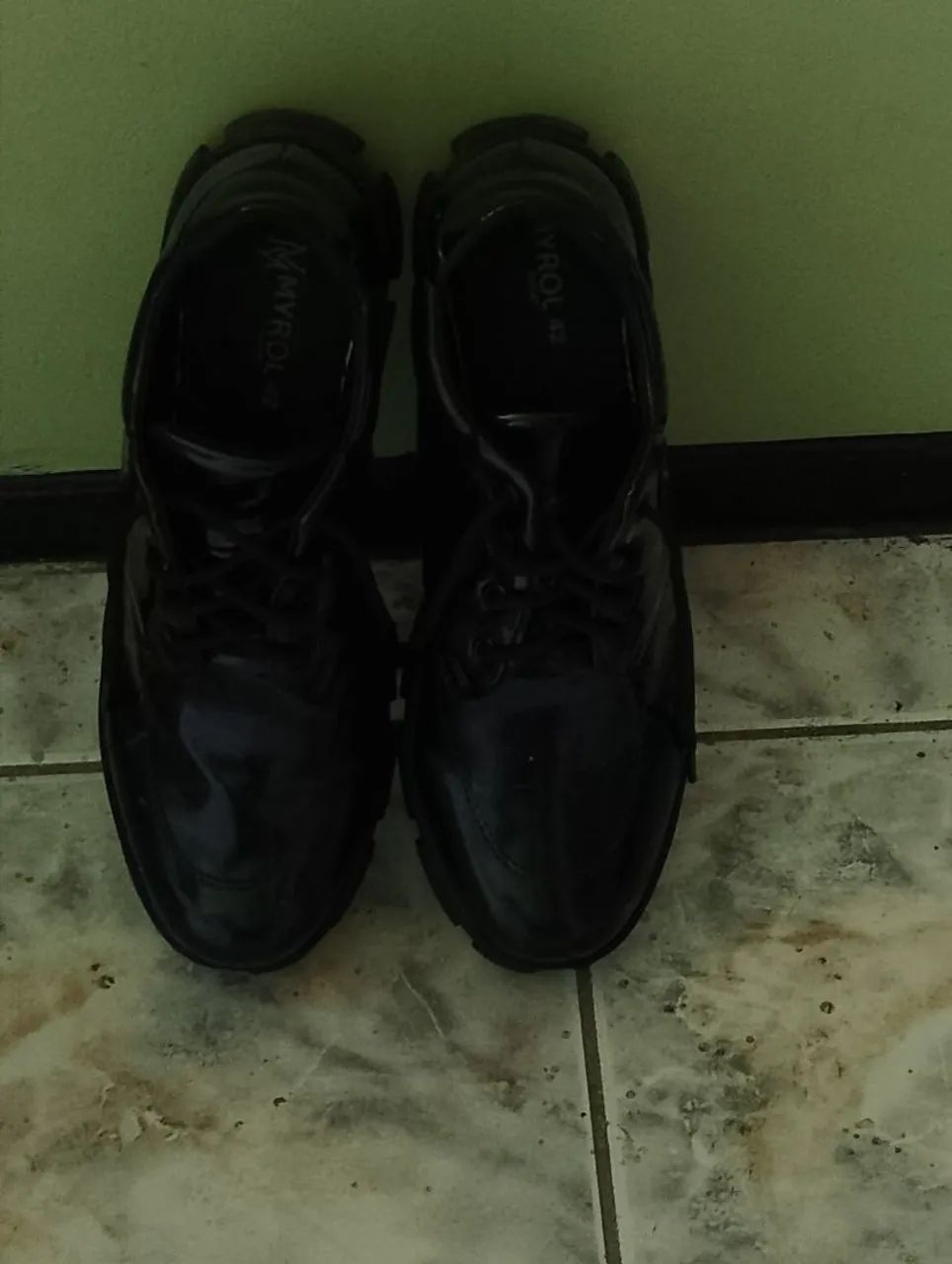 Vendo linda Botinha preta  - Foto 4
