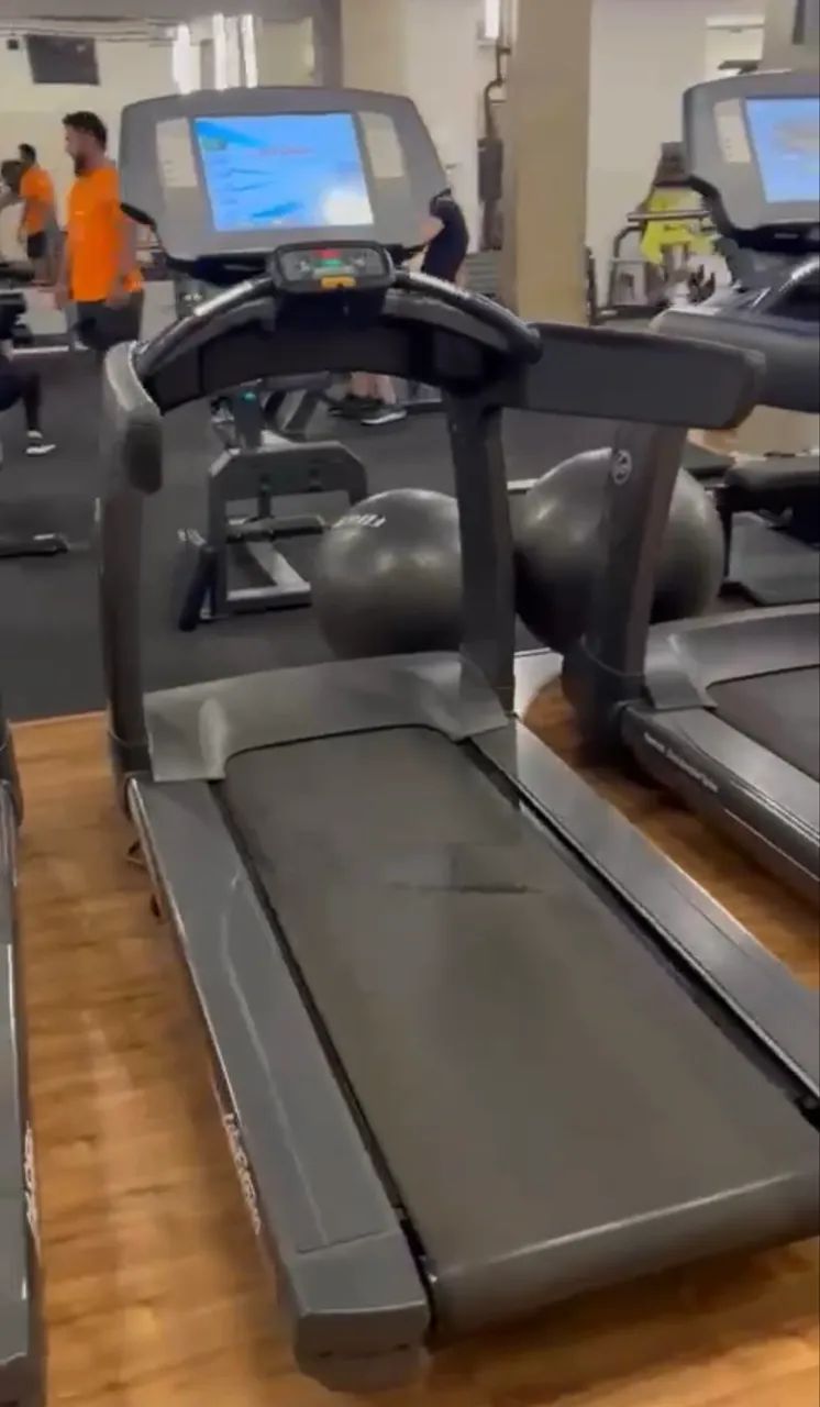 Esteira Profissional Life Fitness 95T Engage - Linha Comercial - Foto 4