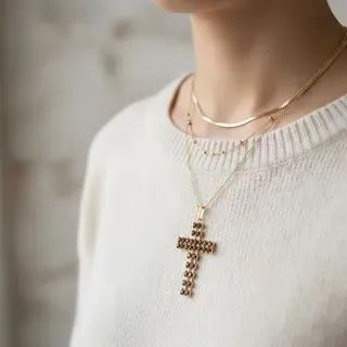 Pingente - crucifixo em strass marrom - Foto 5