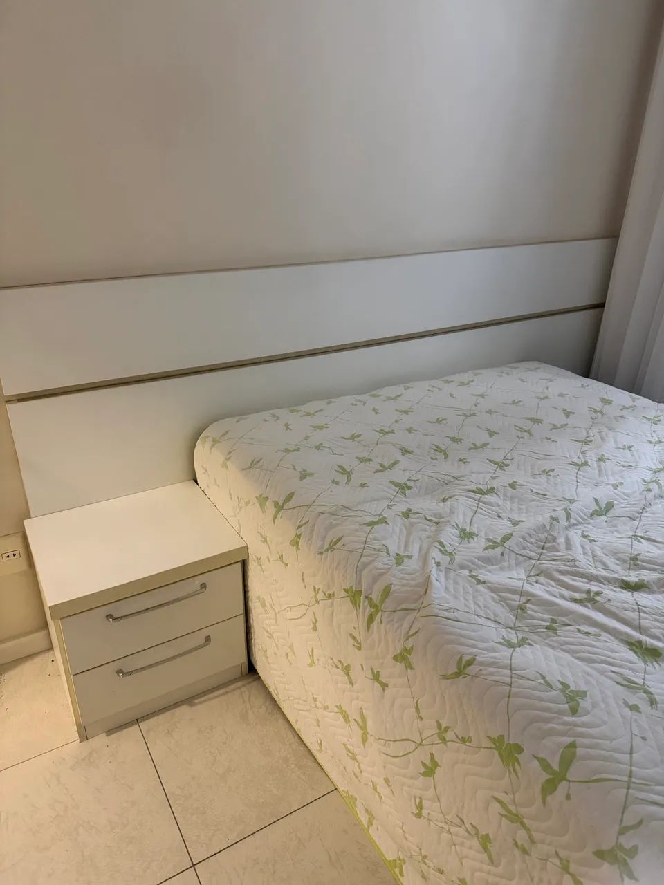 Conjunto: Box, colchão, cabeceira e 1 criado mudo - Foto 2