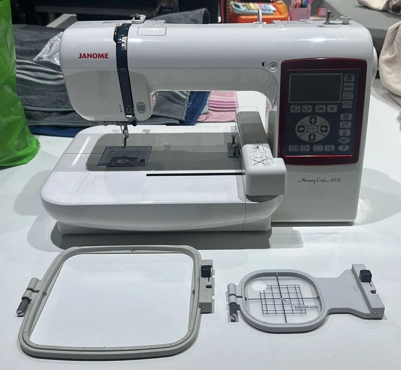 Máquina de bordado Janome Memory Craft 230e