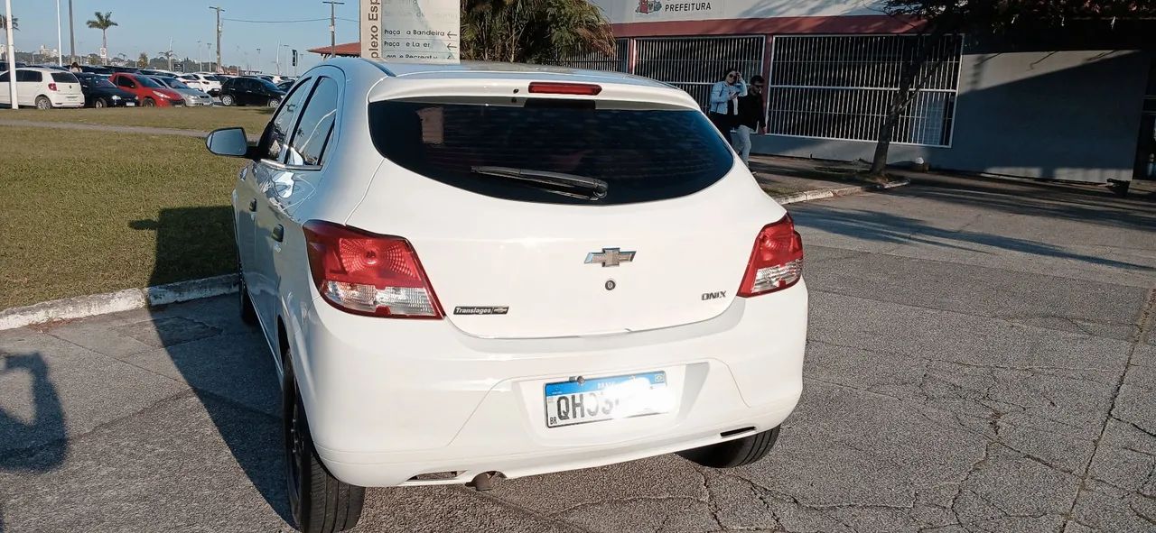 Chevrolet Onix Hatch LS 1.0 8V Flex Power Mec. 4P 2016 - Foto 5