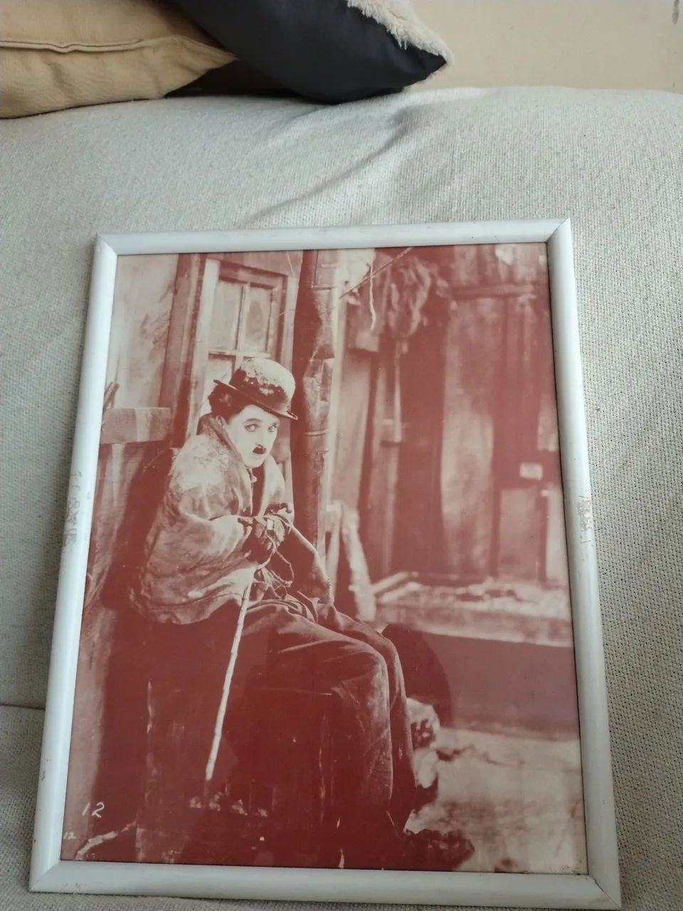 Gravura comoldura Chaplin O Vagabundo em tons de Salmon
