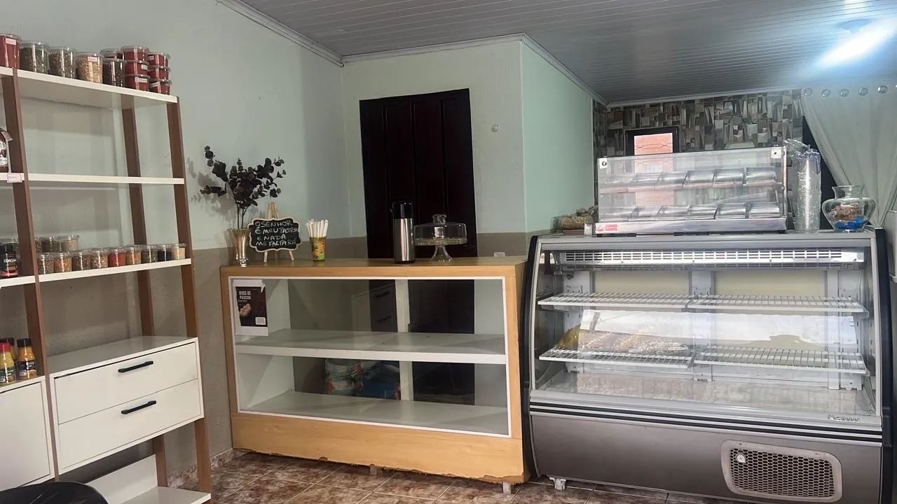 Vende se expositora de doces