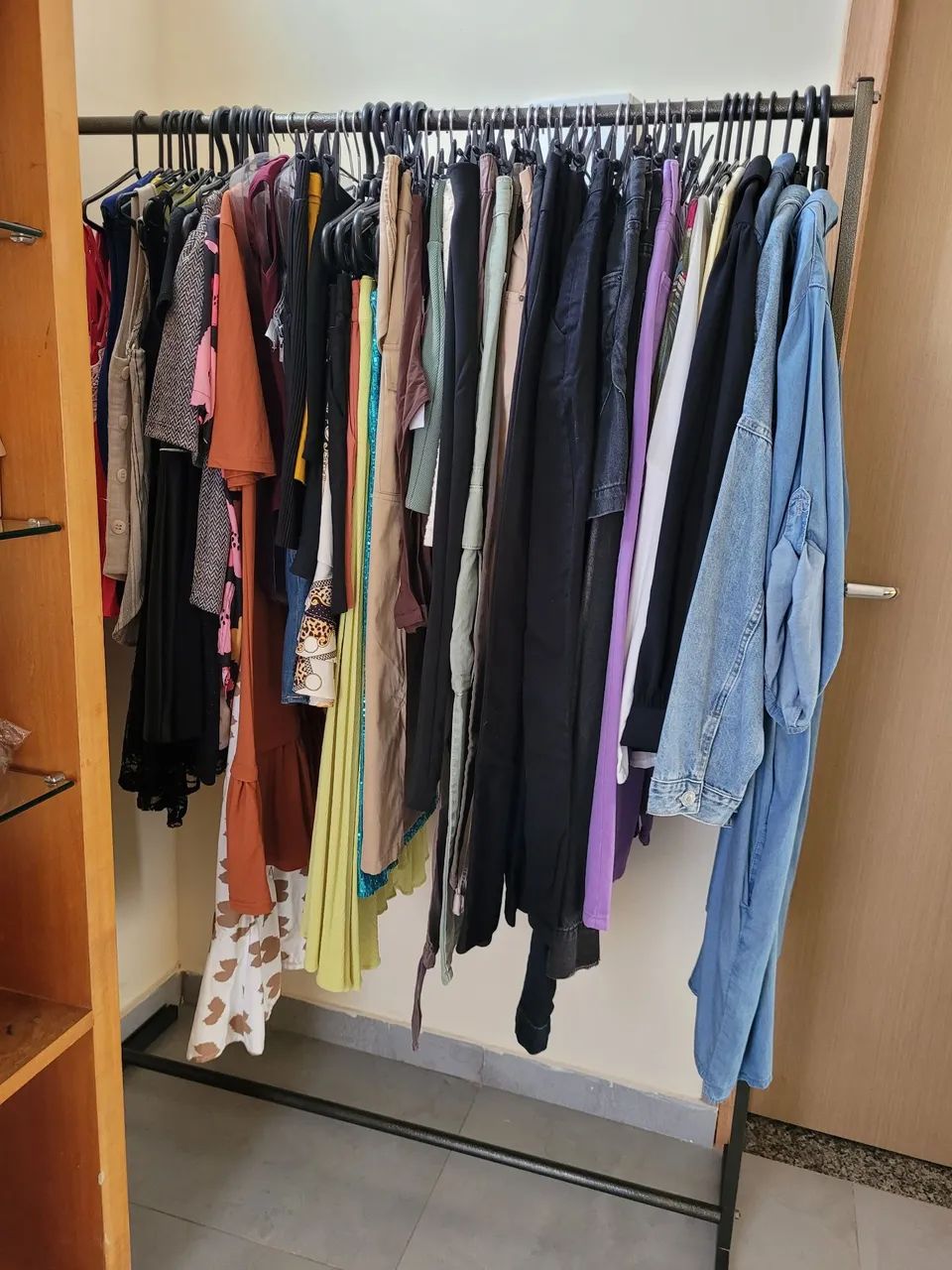 Lote de 60 peças de roupas Renner 