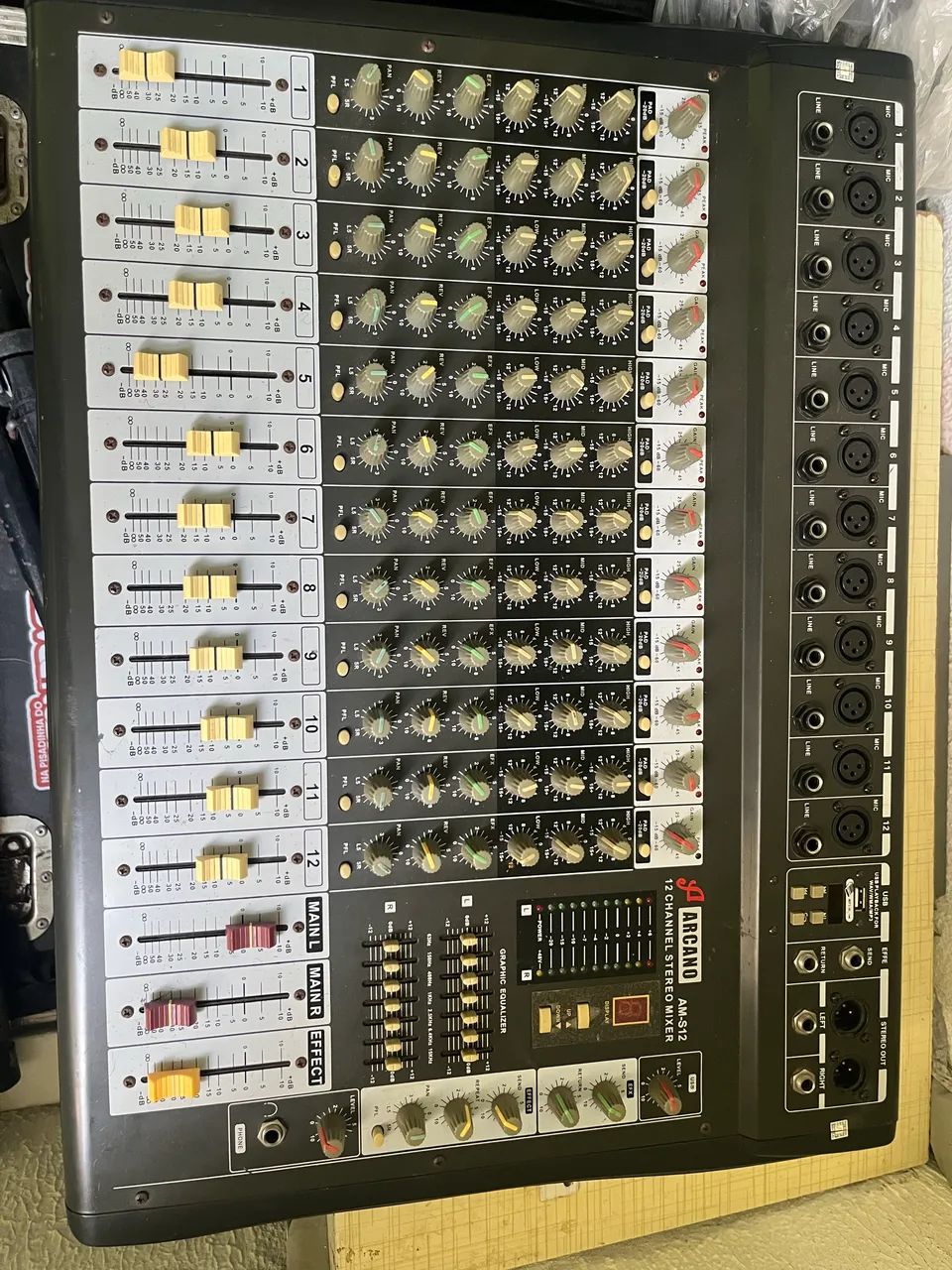 Mesa de som Arcano M12