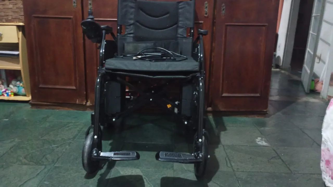 Cadeira de rodas elétrica/motorizada