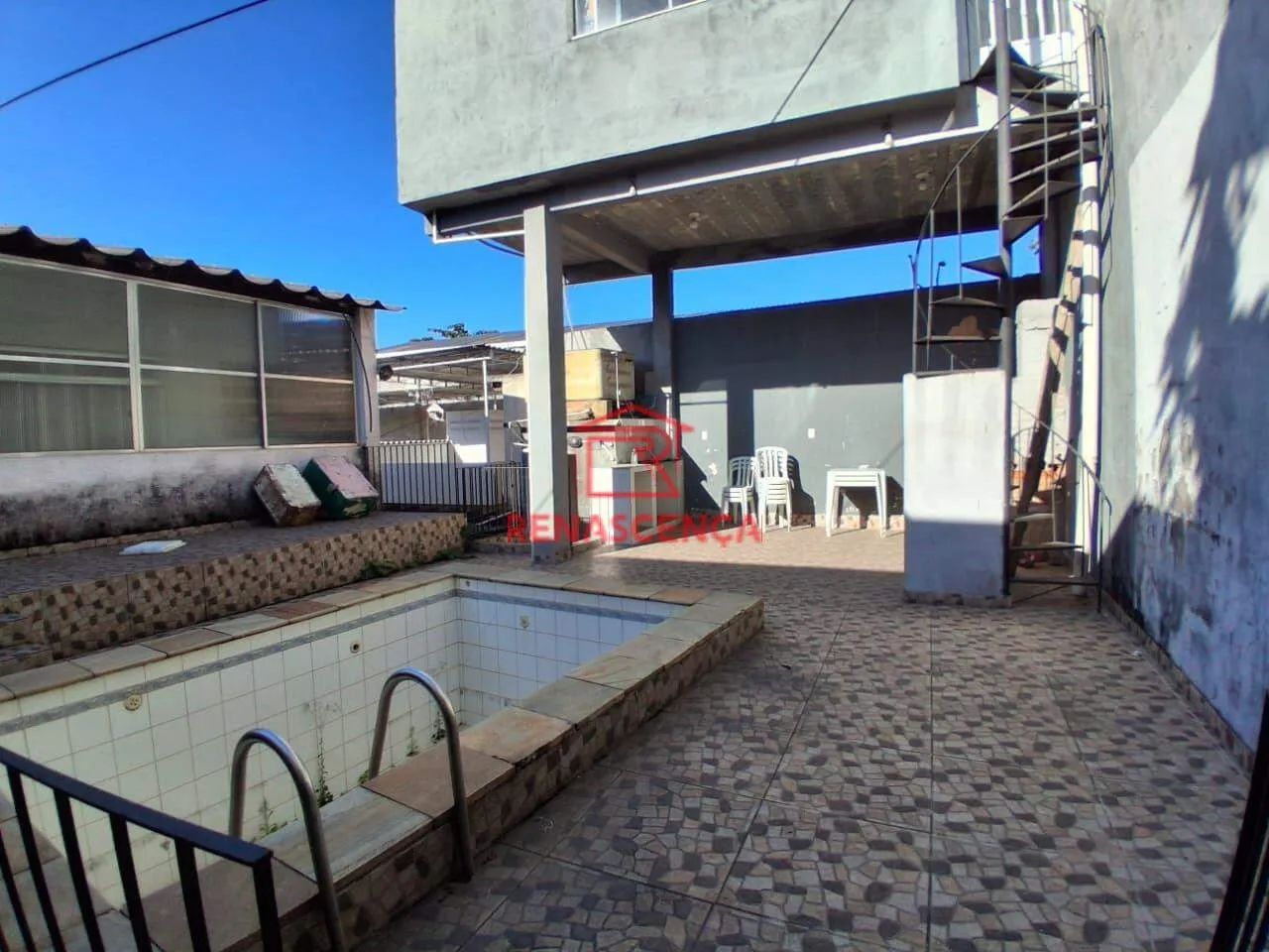 Casa comercial na Rua Luiz Beltrão, Vila Valqueire.