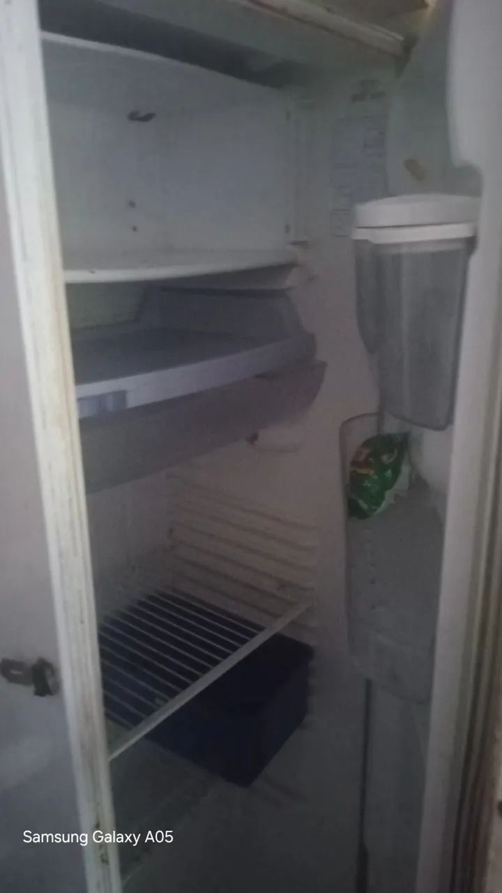 Vendo geladeira... consul ...