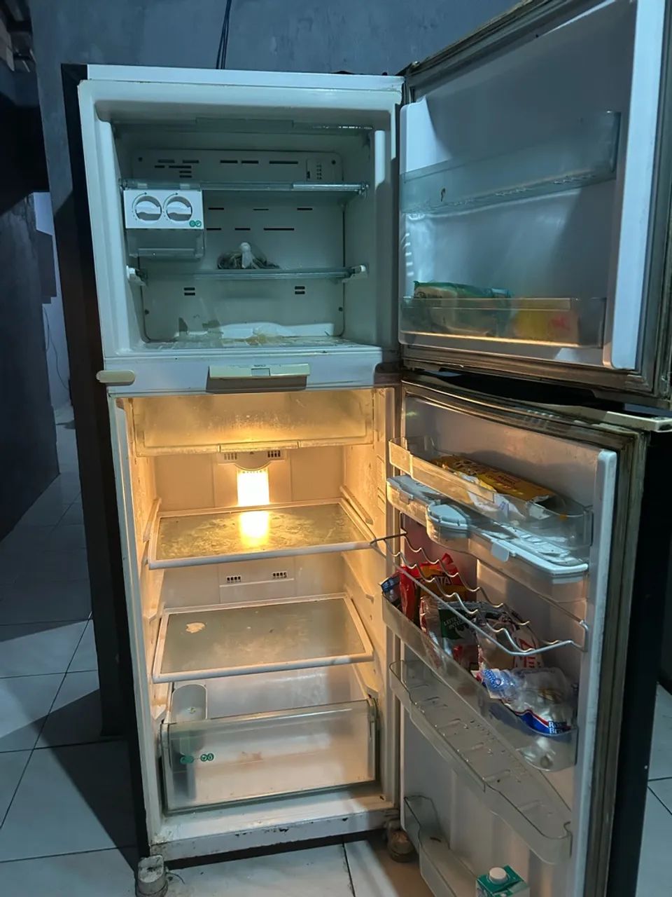 Geladeira cônsul adesivada - Foto 3