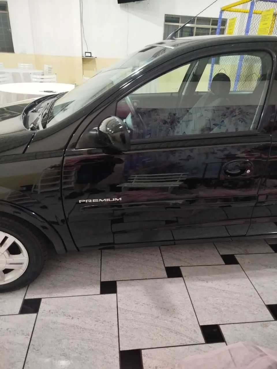 VENDO CORSA HATCH PREMIUM 1.4 COMPLETO COM RODA DE LIGA LEVE , PNEUS ÓTIMO DOCUMENTAÇÃO - Foto 4