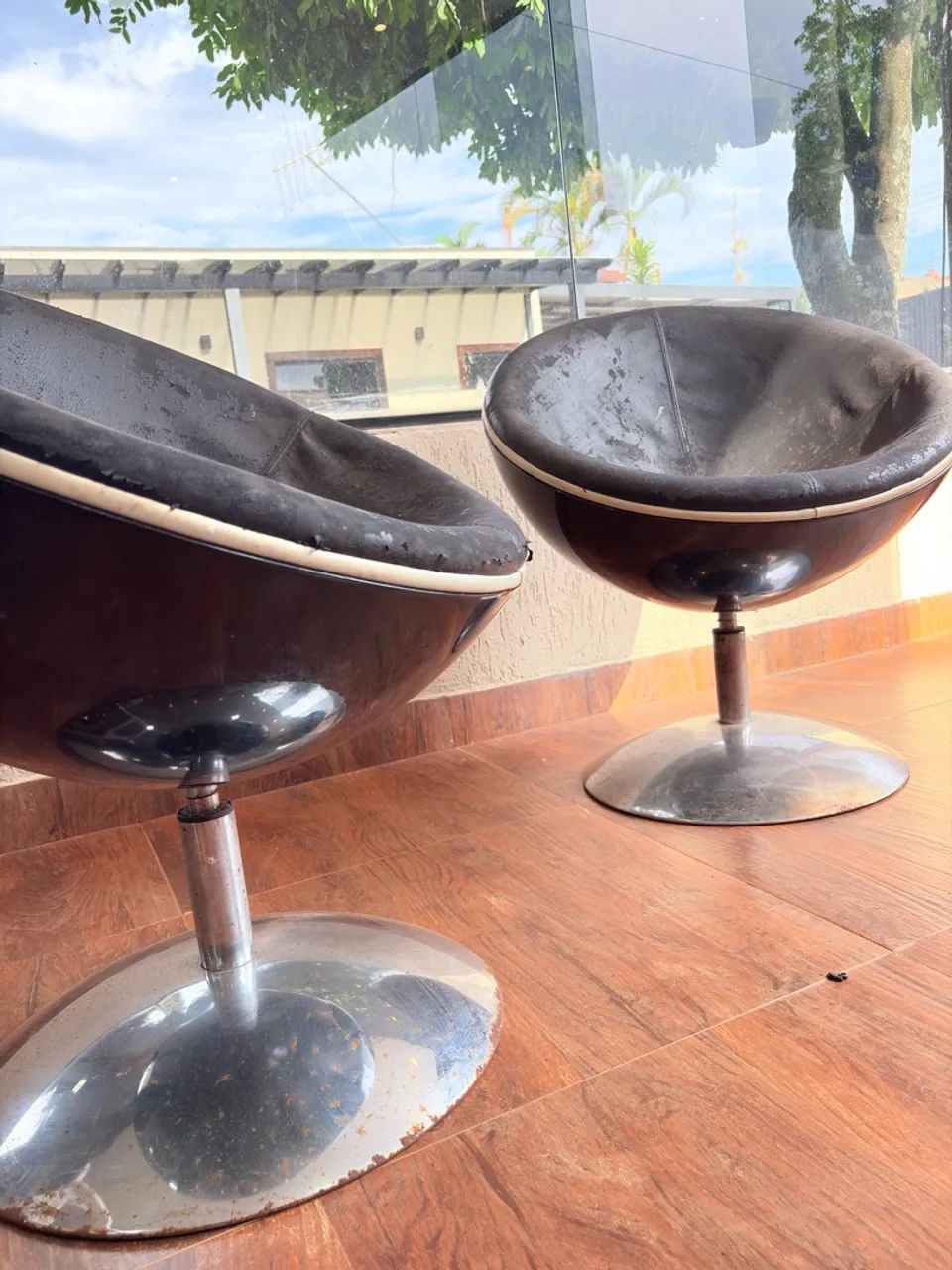 Poltronas giratórias - courino e aço  - Foto 2