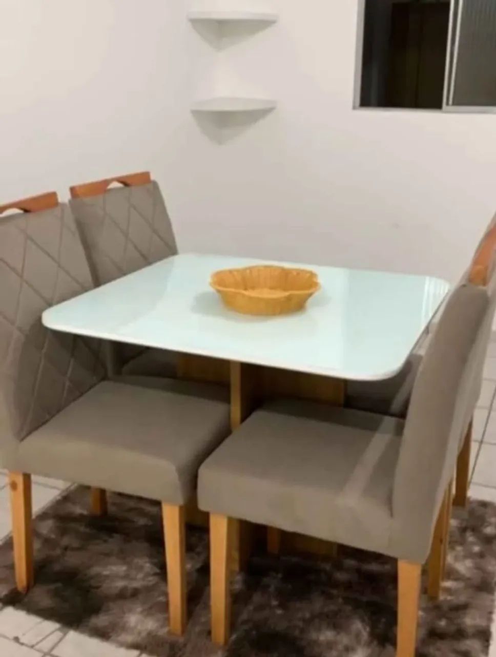 Conjunto de mesa 4 lugares cadeiras em madeira 