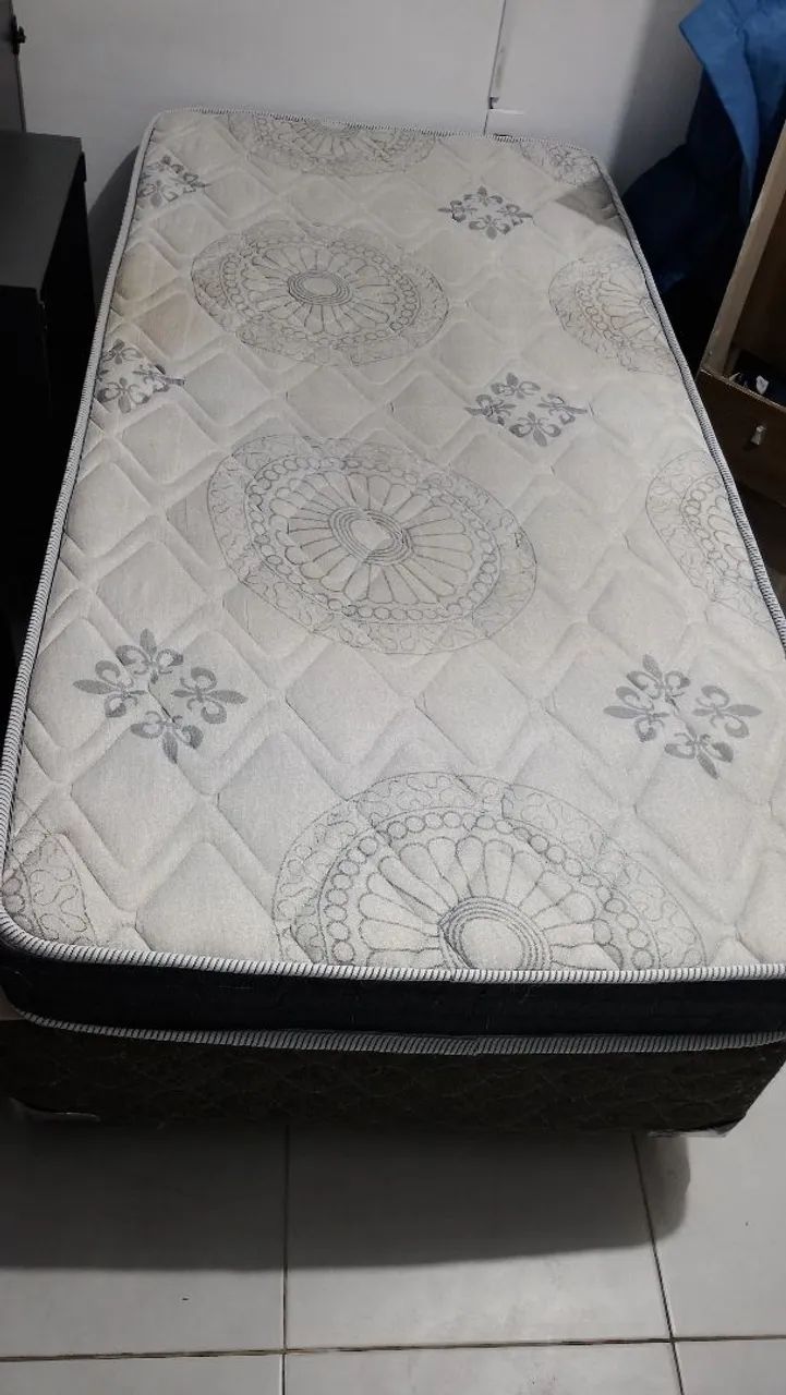 Vendo cama de solteiro em bom estado - Foto 2