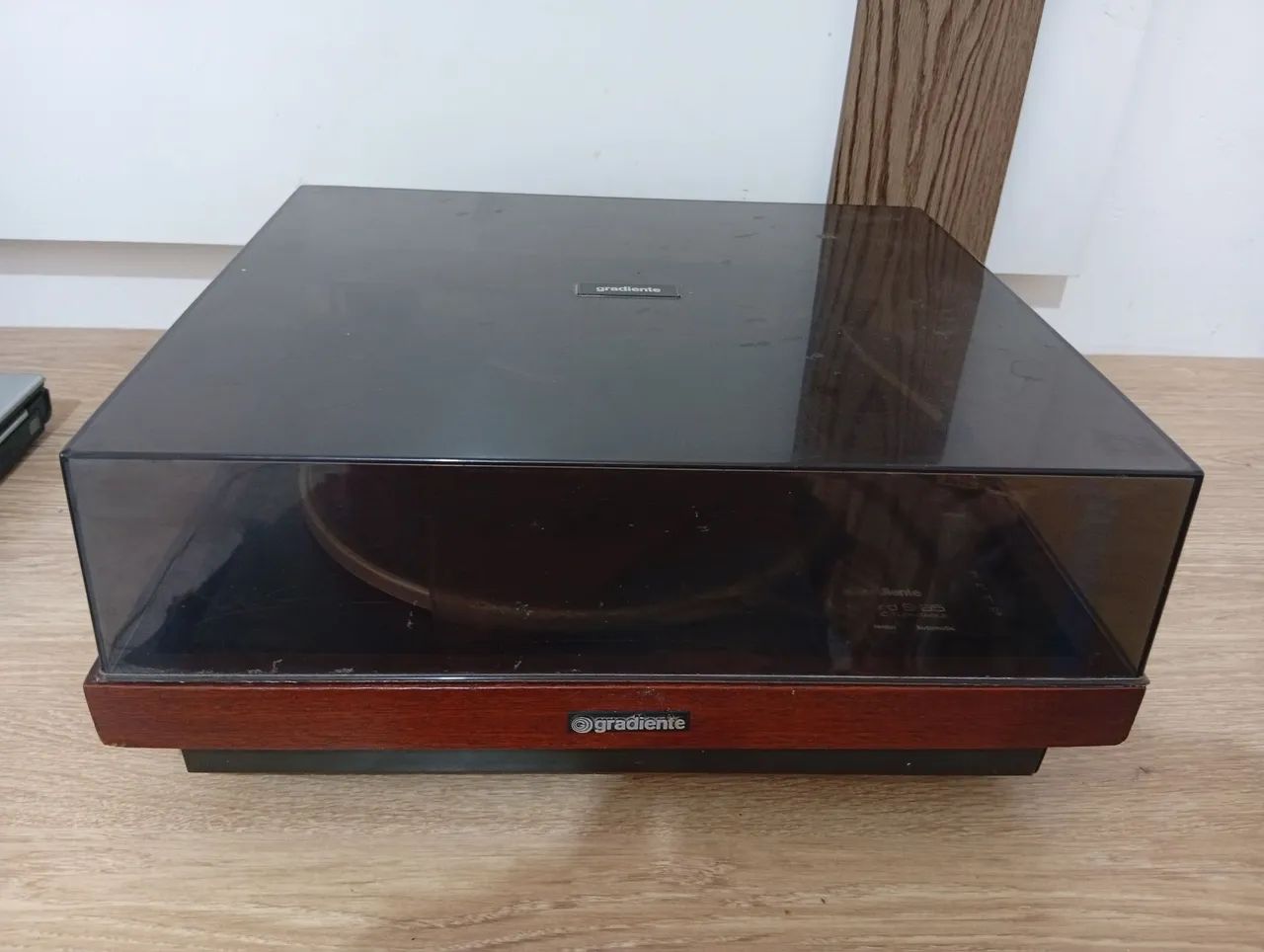 Toca discos GRADIENTE GARRARD S-95.