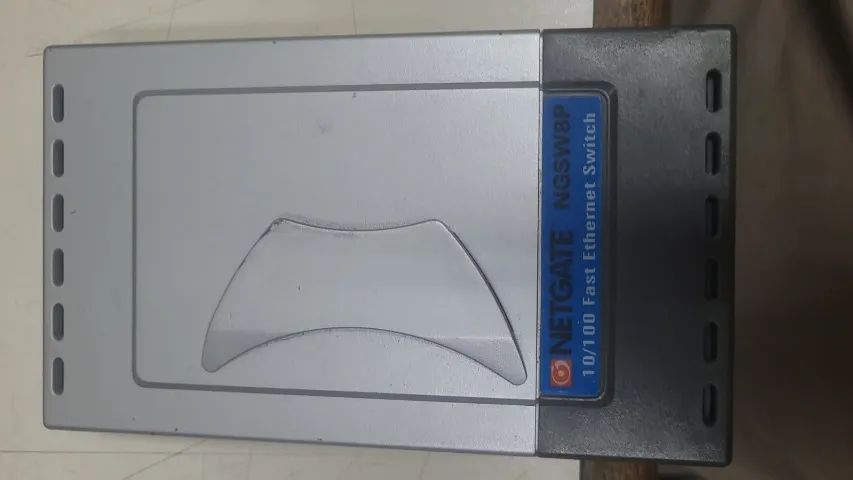  Switch de Mesa com 8 Portas NETGATE NGSW8P 10/100