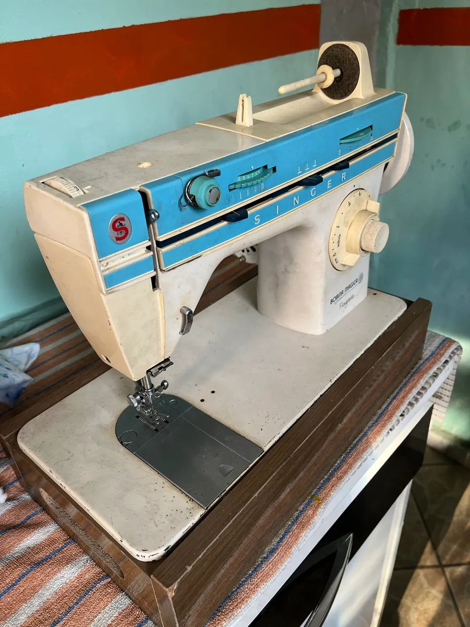 Máquina de costura Singer revisada - funcionando perfeitamente