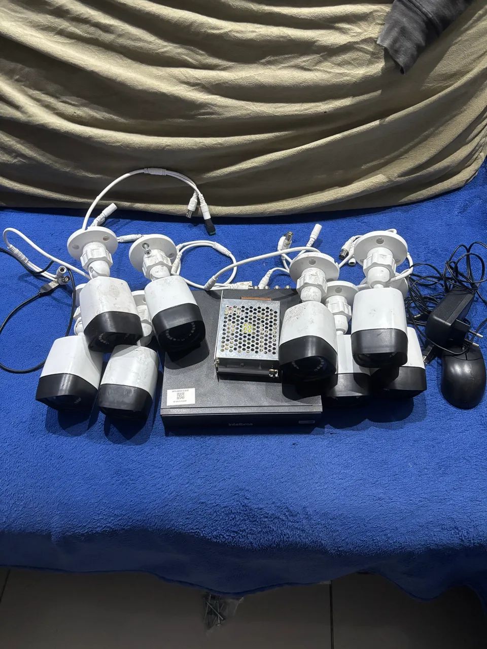 Kit 8 câmeras analógicas com dvr Intelbras 