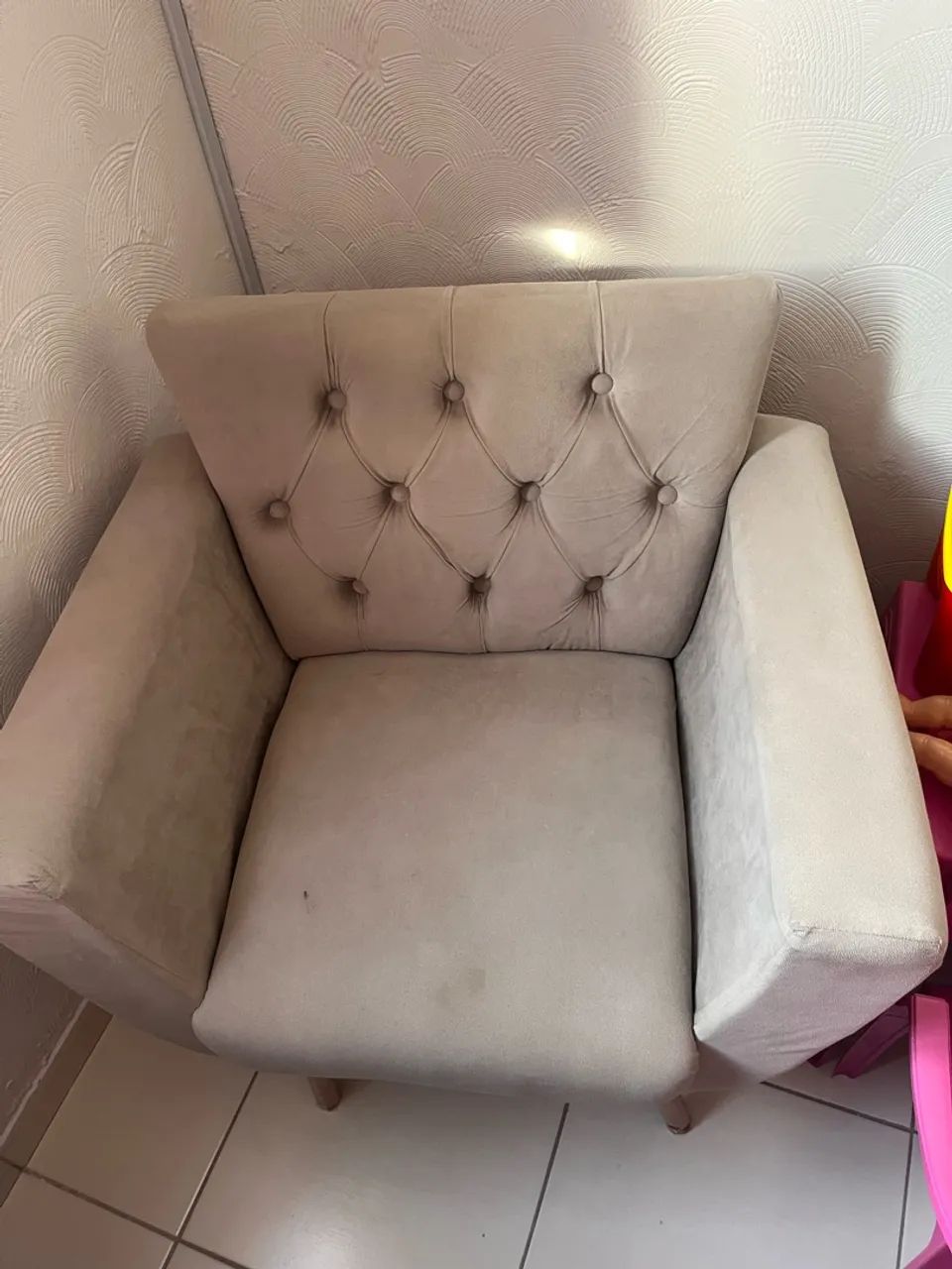 Vendo par de Poltronas em tecido Bege - Foto 4