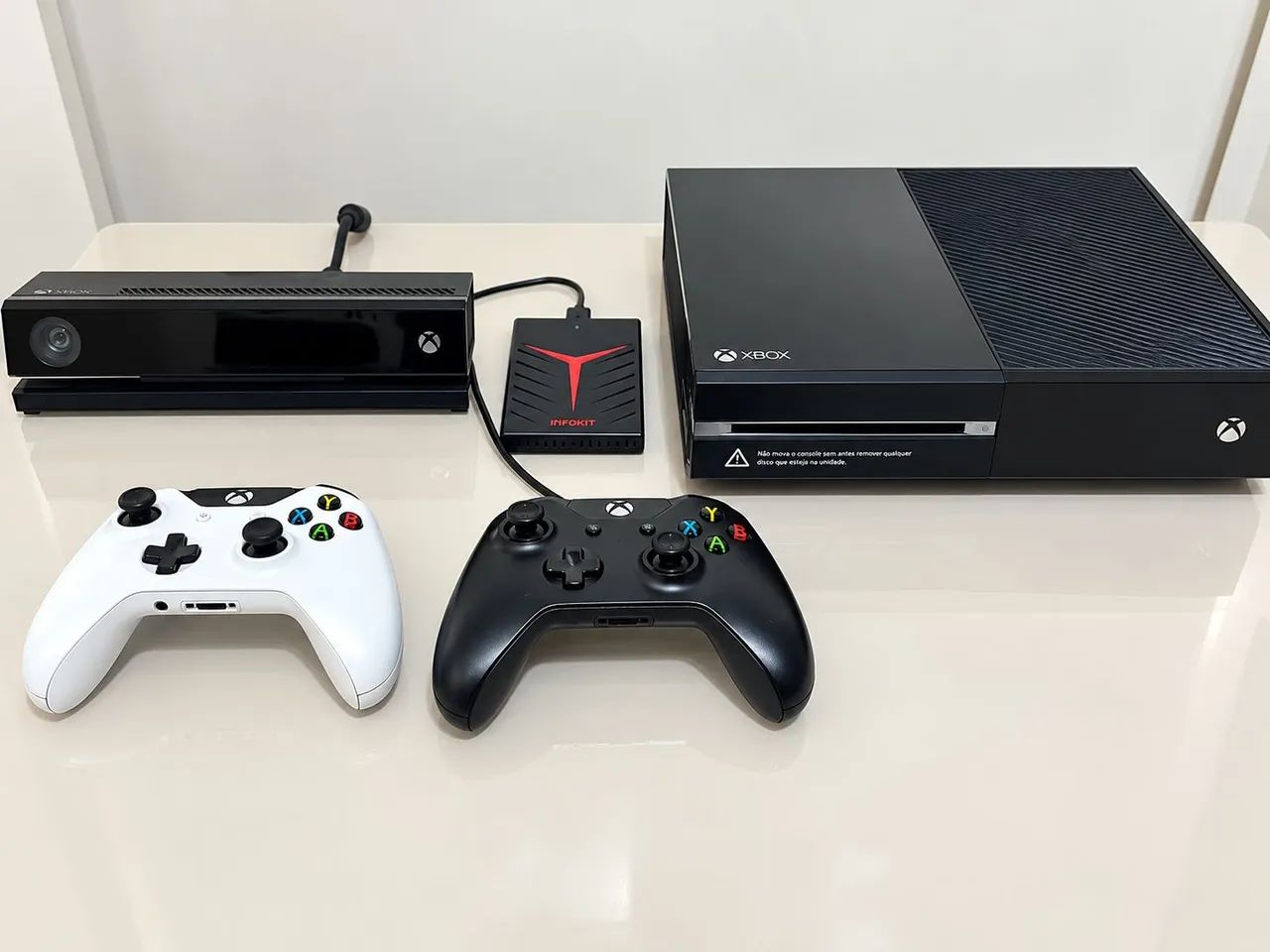 Xbox One + Kinect + 2 Controles + HD Externo + Jogo