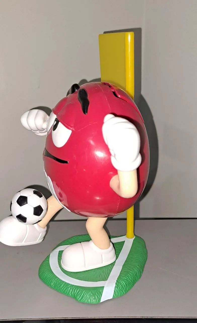 Dispenser M&M jogador futebol