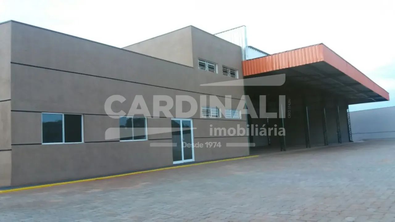 Galpão comercial de 3.500m² com escritório, varias salas e amplamente pavimentado para Loc