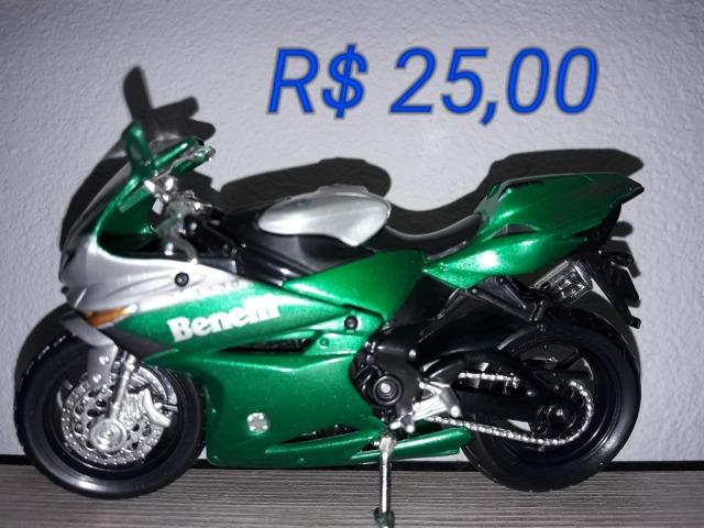 Miniatura de Moto. Escala 1:18. Modelos Diversos