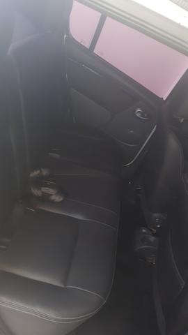 Vendo ou troco sandero por carro 2013 em diante - Foto 8