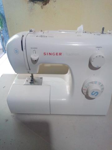 Máquina de costura da Singer