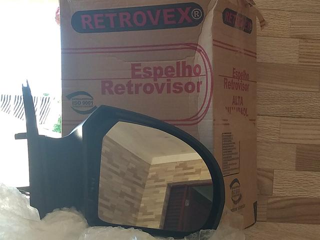 Retrovisor do lado direito do Ford Ka