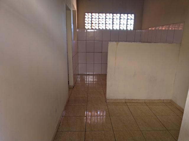 Alugo apto de 1 quarto em j América 400 reais