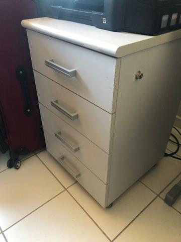 Armário/Gaveteiro para escritório com 04 gavetas em bom estado!