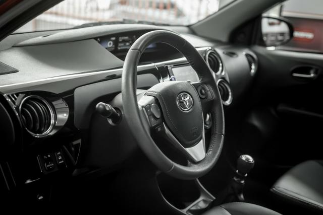 Étios Hatch XLS 1.5 Mec. 2017 - Foto 6