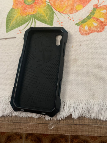 Armadura capa de iPhone XR parafusada - Foto 3