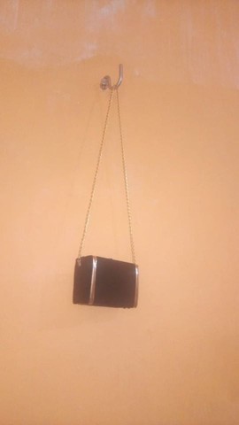 Bolsa pequena em camurça preta - Foto 3