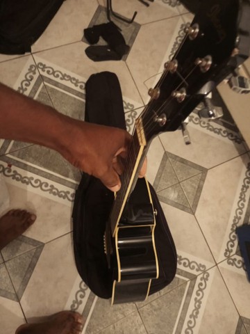 Violão com capa