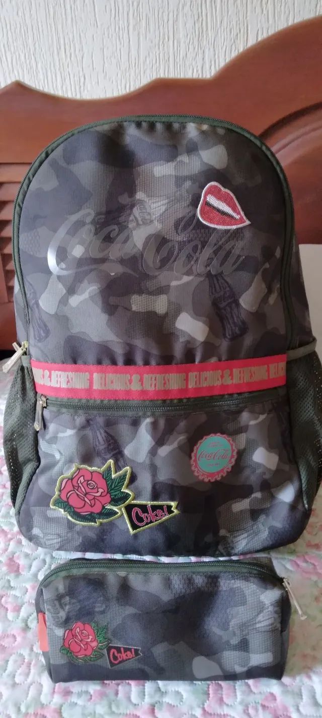 Mochila da Coca Cola + Estojo Coca Cola - Foto 2