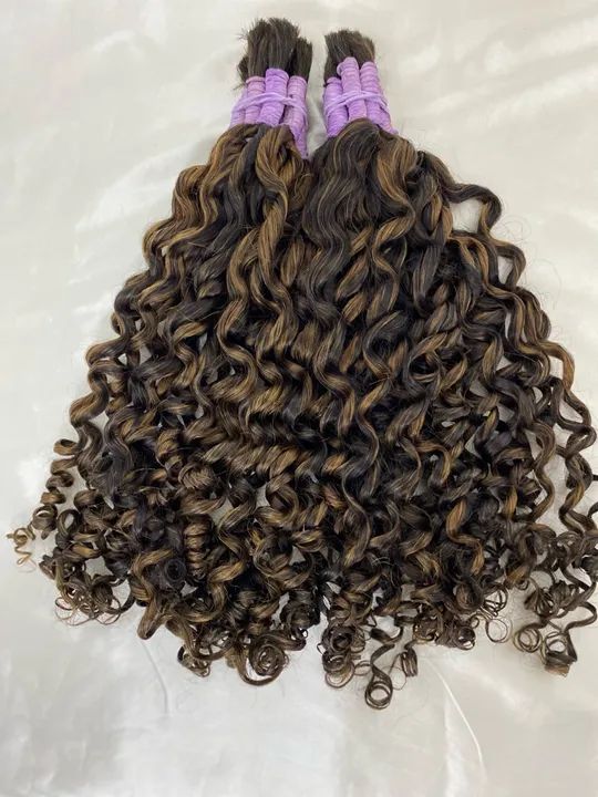 Cabelo cacheado moreno iluminado  - Foto 2