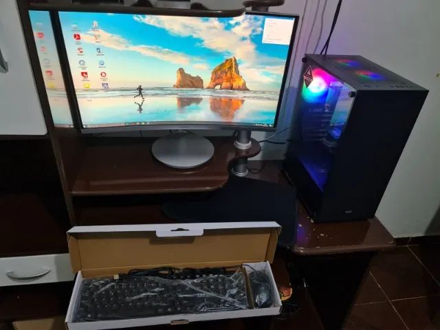 Computador Home Pc AMD 1055T, SSD 256GB, 8GB com teclado e mouse.