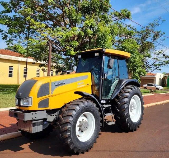 Trator Valtra BM 125i Ano 2013