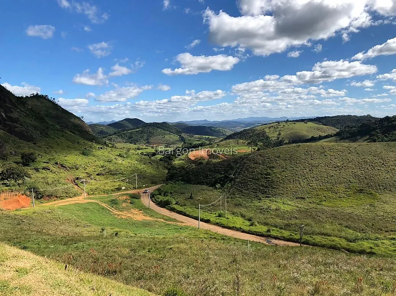 Terrenos à venda no Condomínio Residencial Colina do Sol, na estrada de Torreões em Juiz d