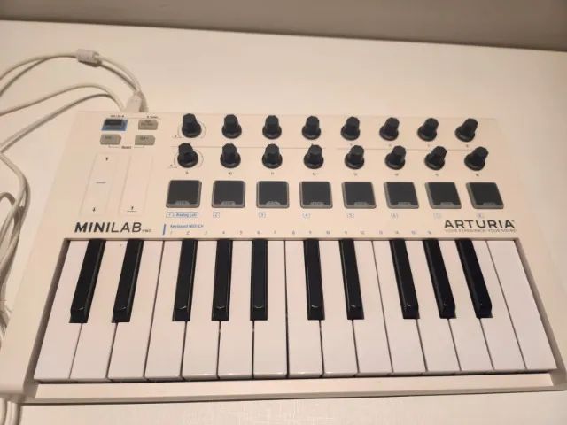 Teclado Controlador Arturia MiniLab MKII - Compacto, Poderoso e em Perfeito Estado! - Foto 3