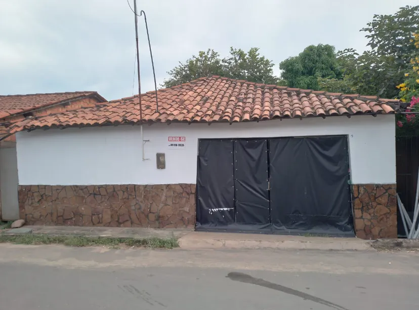 Vende - se casa no Bairro DR